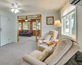 Waterfront Tawas Lake Retreat w/ Fire Pit! - East Tawas - Living room