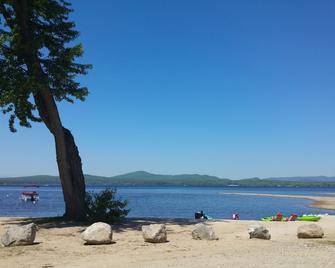Large Lake Home. Sandy Beach Access. Perfect For Families With Kids! Golf! - Center Ossipee - Spiaggia