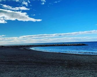 Hostal Moscatel - מלאגה - חוף