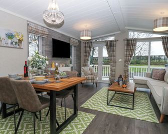 Wurzburc, With Hot Tub In Swaffham - Swaffham - Dining room