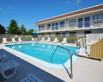 2 Full Beds | Micfridge - Windsor Locks - Bazén
