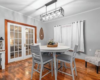 Centrally located, cozy, cottage style home in Paris, Arkansas. - Paris - Dining room