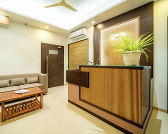 Itsy Hotels Sitara - Sātāra - Front desk