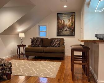 Cozy 2-bedroom retreat in the heart of Lafayette - Lafayette - Salon
