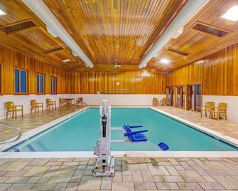 Methuen Inn and Conference Center - Methuen - Pool