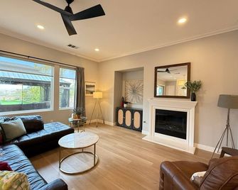 Large Luxury Home Beach Paradise! - سان دييغو - غرفة معيشة