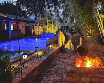 Sunny Paradise w Saltwater Pool Hot Tub Grill Sunrise - Sunrise - Pool
