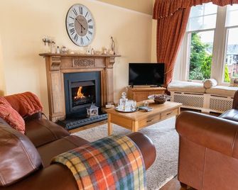 The Bield - קלנדר - סלון