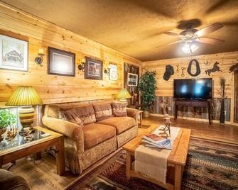 Nacoochee Valley Rentals - Clarkesville - Living room