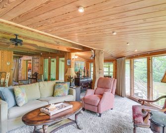 'river's Edge' Alabama Gulf Coast Getaway w/ Deck! - Fairhope - Sala de estar