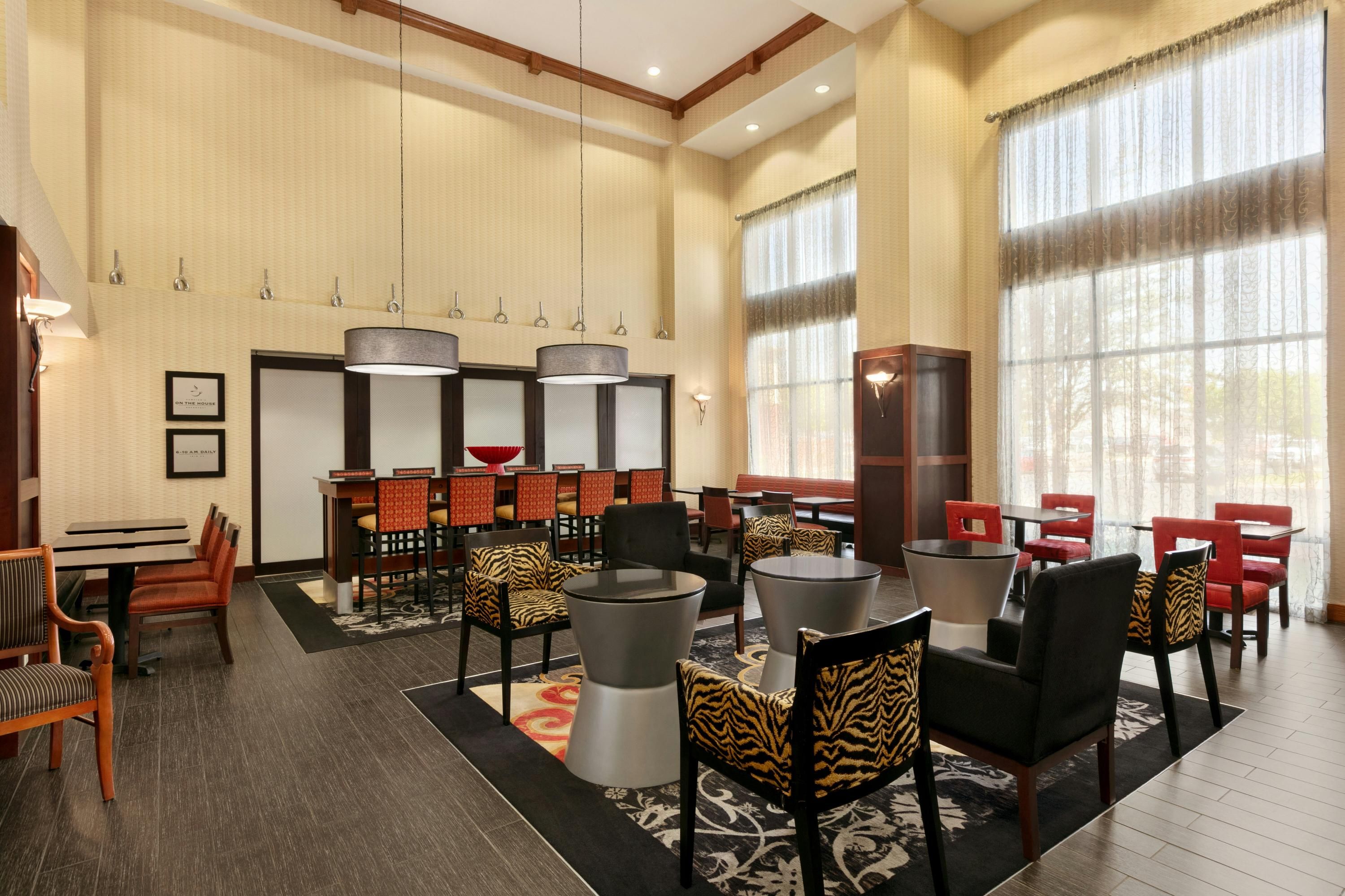 Hampton Inn & Suites Lawton - Lawton - Salon