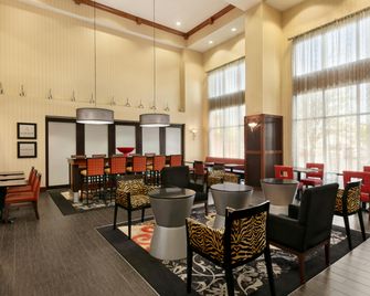 Hampton Inn & Suites Lawton - Lawton - Lounge