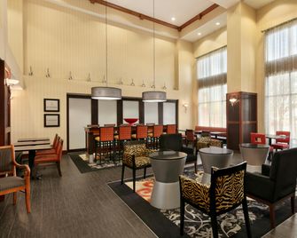 Hampton Inn & Suites Lawton - Lawton - Salon