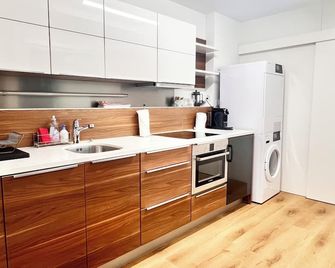 4 mins walk Thalwil Station, Free Parking, Historical - Thalwil - Kitchen