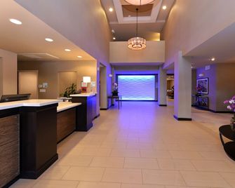 Holiday Inn Express & Suites Indio - Coachella Valley By IHG - Indio - Front desk