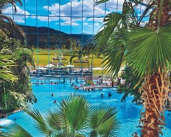 B+B Hotel Sonnenmatte Near Badeparadies - Titisee-Neustadt - Pool