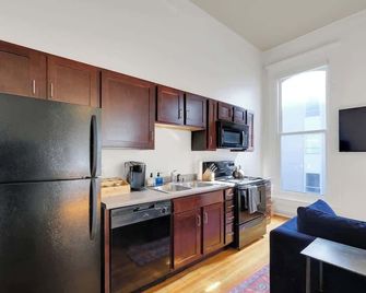Historic Guthrie Coke Lofts, Downtown Louisville - Louisville - Kitchen
