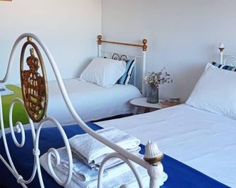 Stunning House in Mirandela Ideal for 10 People - Mirandela - Bedroom