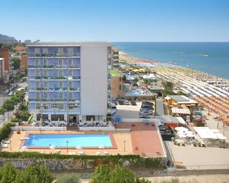 Hotel Majestic - Pesaro - Building