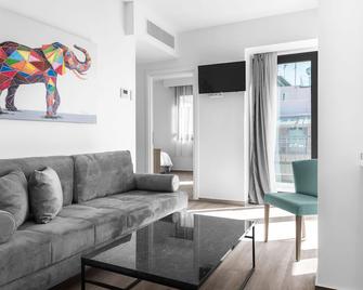 Penthouse Level 8 Nilie Hospitality Mgmt - Thessaloniki - Olohuone