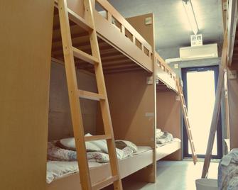 Hostel & Cafe Bar Backpackers Miyajima - هاتسوكايتشي - غرفة نوم