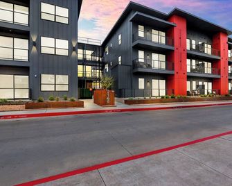 Modern Hill Country Condo for 4 with Resort Perks - New Braunfels