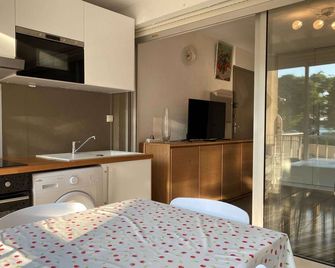Studio cosy avec climatisation, WIFI et parking - FR-1-553-234 - Balaruc-les-Bains - Eetruimte