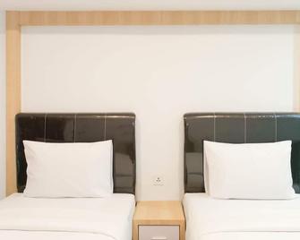 Cozy Studio Room at De Prima Apartment - Medan - Bedroom