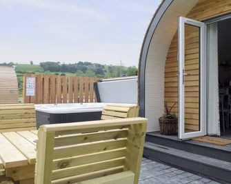1 Bedroom Accommodation In Llanfyllin, Near Welshpool - Llanfyllin - Patio