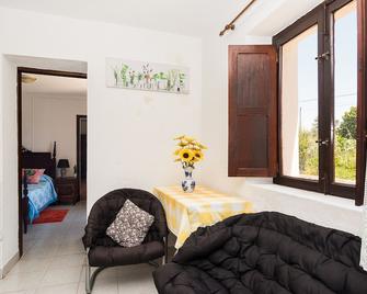 Peaceful animal farm with stunning starlit sky - Cercal (Setubal) - Huiskamer