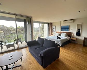 Torquay285 King Studio Beachfront Resort - Torquay - Bedroom