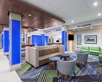 Holiday Inn Express & Suites Chanute By IHG - Chanute - Lounge