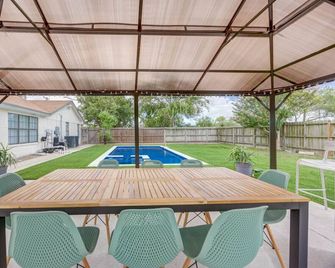 New Listing! Breezy Palms - Aransas Pass - Terasa