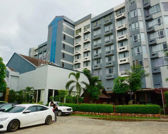 Thepnakorn Hotel - Buri Ram - Edificio