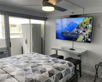 Modern Ocean View Studio - Waikiki Paradise! - Honolulu - Bedroom