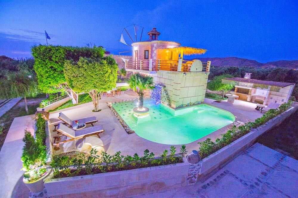 أنيموميلي فيليدج