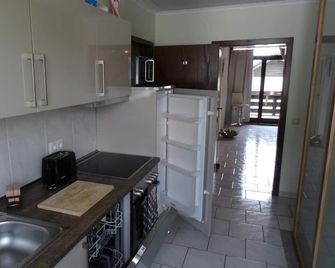 Vacation apartment Lena - 6-bed vacation apartment, shower/WC, 2 bedrooms - Pillig - Küche