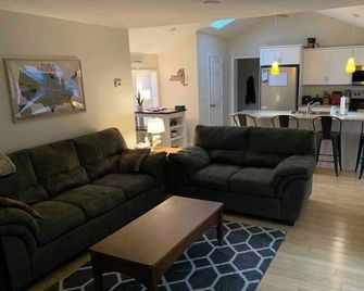 Home Run Haven near Cooperstown & Oneonta - Laurens - Sala de estar