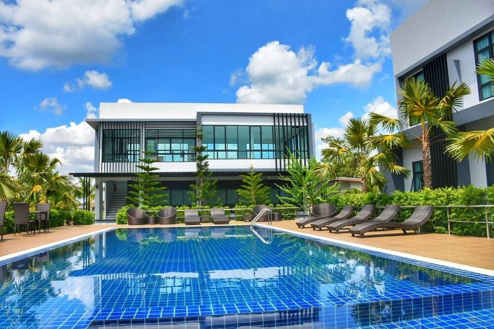 Eireann Boutique Hotel - Prakhon Chai - Pool