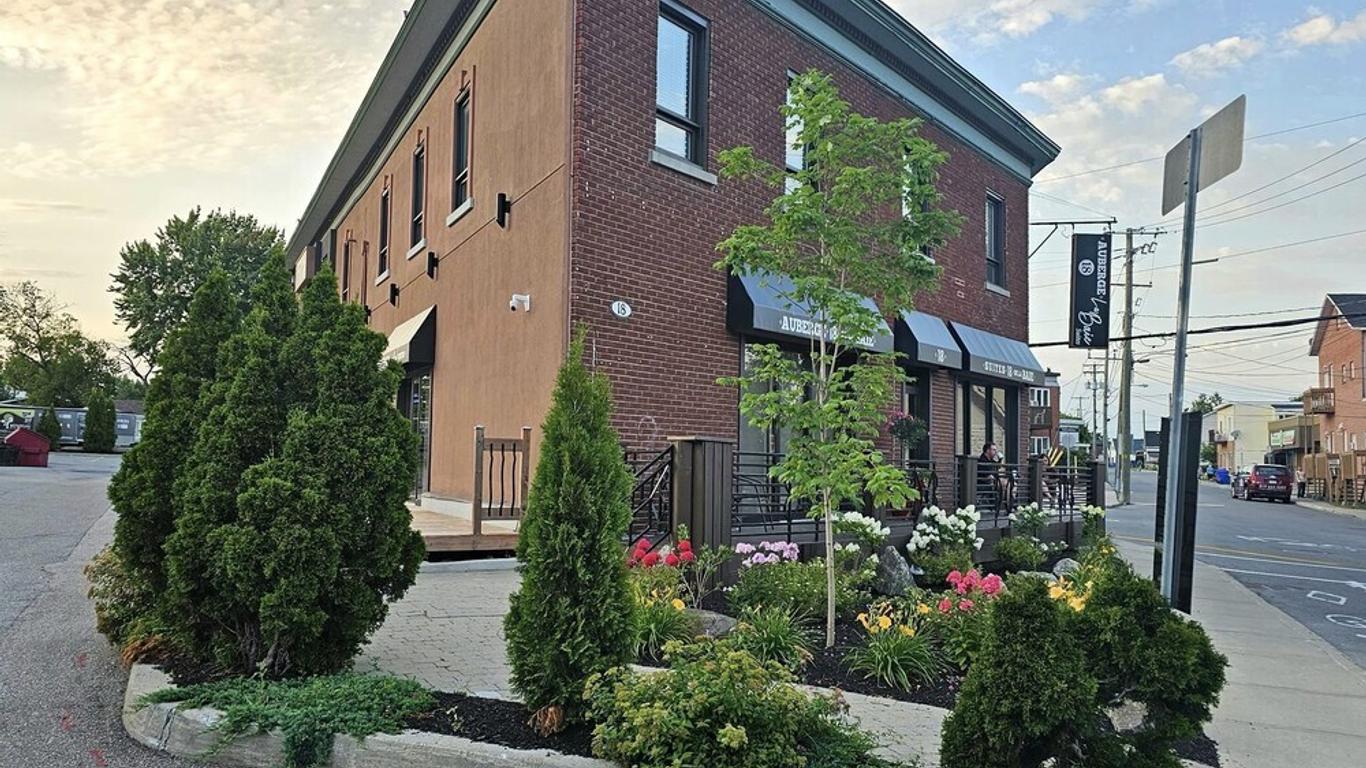 Cozy 1-Bedroom Suite #17 By Amazing Property Rentals
