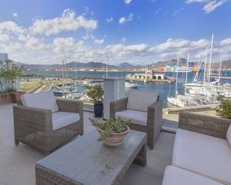 Luxurious Apartment in Sardinia Near Spiaggia Salina - Olbia - Balcón