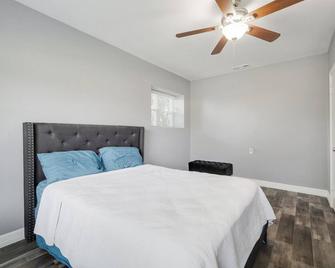 Spacious Home In The Heart Of Dallas - Dallas