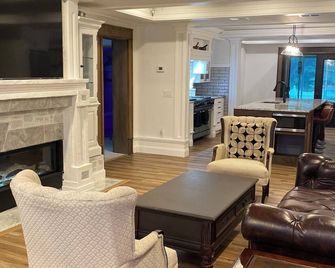 Pure Michigan! Roamer's Inn on Hess Lake - Newaygo - Sala de estar