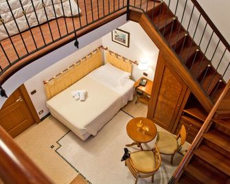 Xilhotel - Gallipoli - Portaat