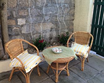 Casa Vacanze Palau Holiday Apartment Rental Terrace near Sports and Beaches - Palau - Innenhof