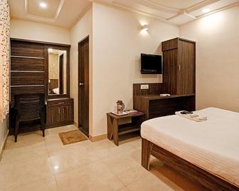 Hotel Punit - Jamnagar - Habitación