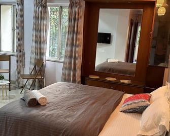 Coral: Pvt Studio In Koregaon Park. Wifi - Pune - Bedroom