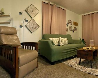 Ample Driveway Parking for Boats and Trailers - American Falls - Sala de estar