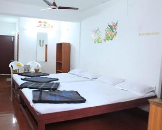 Breezy Land Residency (Nidhi Sri & k.k resort) - Yercaud - Bedroom