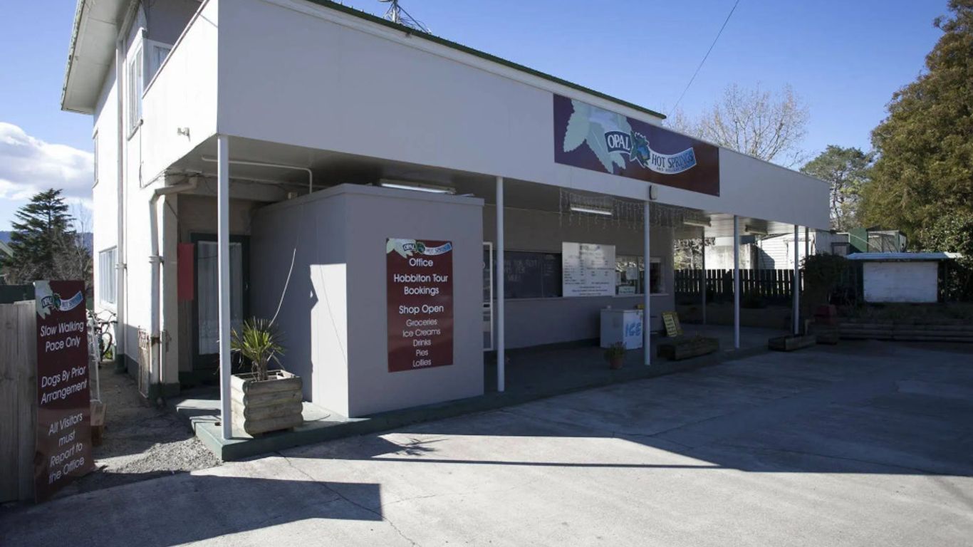 Opal Hot Springs & Holiday Park